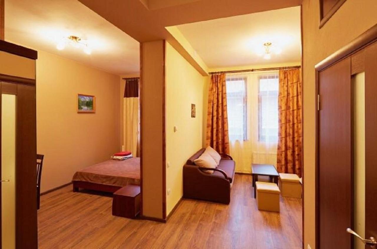 Apartment on Lychakivska 6-A Lviv Exteriör bild